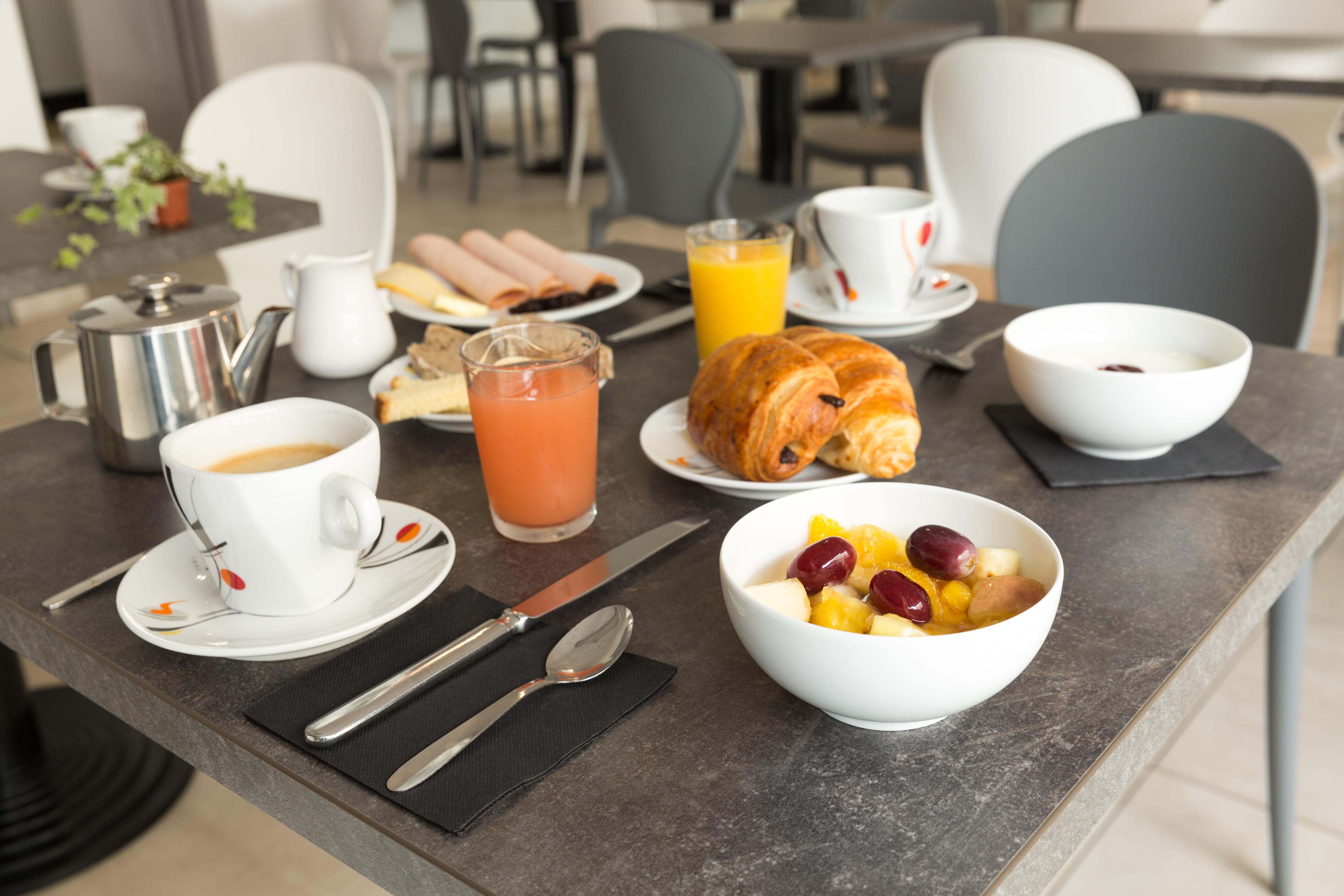 Brit Hotel Confort Nevers Centre Gare Εξωτερικό φωτογραφία