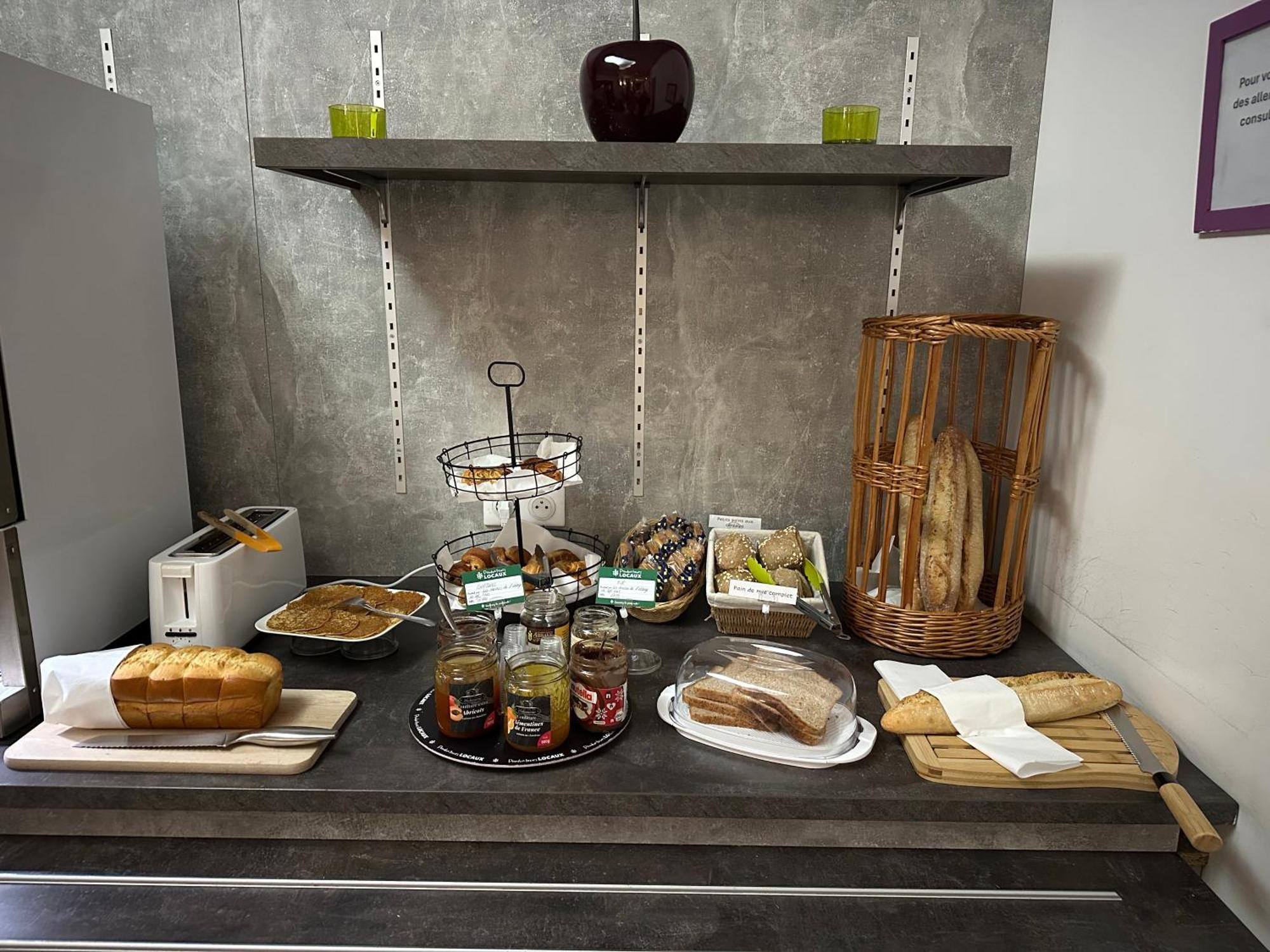 Brit Hotel Confort Nevers Centre Gare Εξωτερικό φωτογραφία