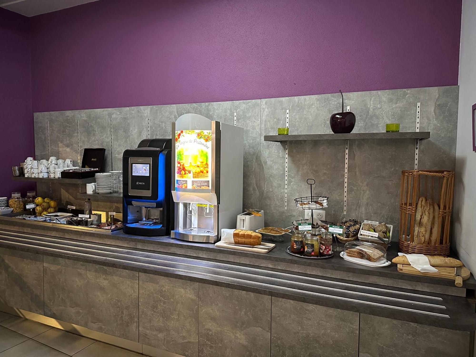 Brit Hotel Confort Nevers Centre Gare Εξωτερικό φωτογραφία